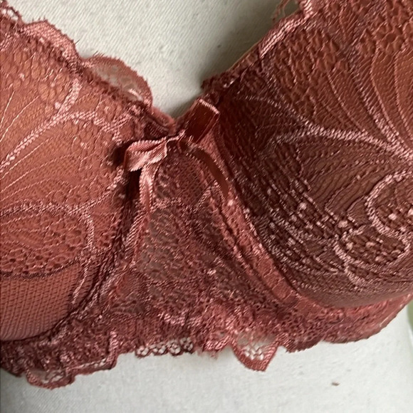 B. Luxe underwire lace t-shirt molded cups bra, NWOT - Picture 4 of 16